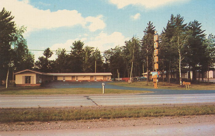 Tall Pines Motel (Starlite Motel) - Vintage Postcard